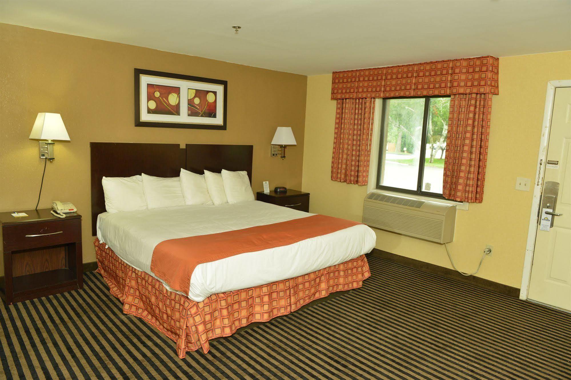 Whitney Inn & Suites Hamden Eksteriør billede